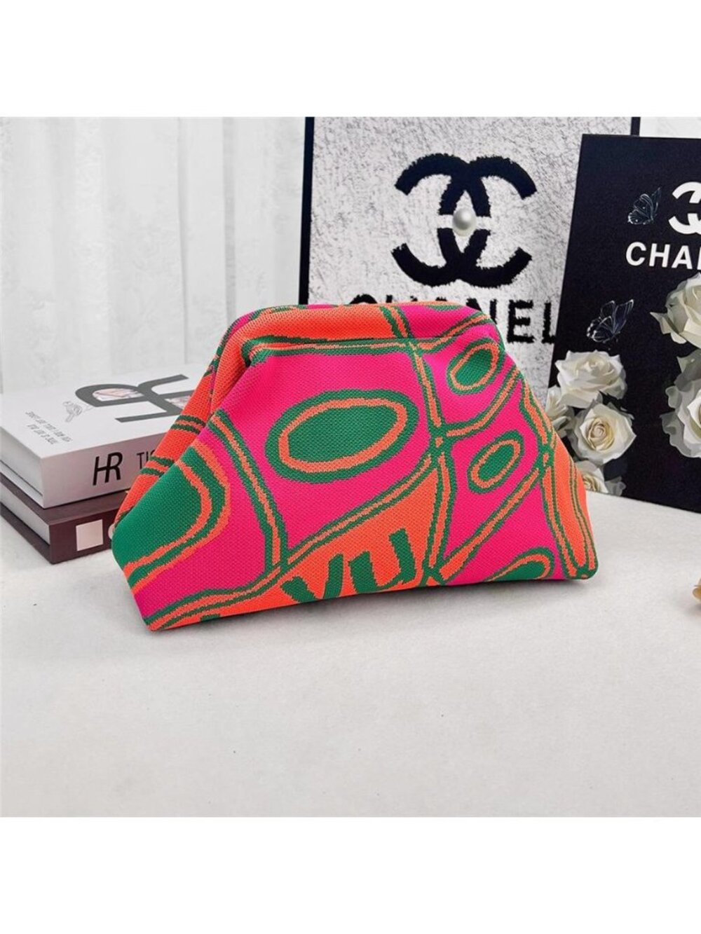 Abstract Pattern Clutch - Picture 2 of 6